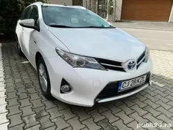 Alb Utilizat 2015 Toyota Auris Hybrid Break | 11.000 EUR (Preț OK)