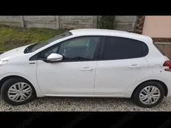 Alb Utilizat 2019 Peugeot 208 Hatchback | 7.300 EUR (Preț bun)