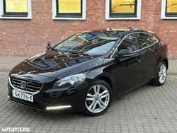 Negru Utilizat 2016 Volvo V40 Momentum Break | 7.950 EUR (Preț bun)
