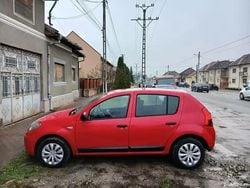 Rosu Utilizat 2009 Dacia Sandero Hatchback | 1.190 EUR (Preț bun)