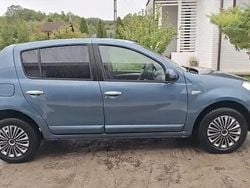 Utilizat 2009 Dacia Sandero Lauréate Hatchback | 2.199 EUR (Preț bun)