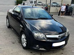 Culoarenegru Utilizat 2005 Opel Tigra Cabrio | 1.900 EUR