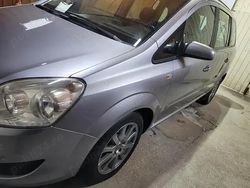 Gri Utilizat 2008 Opel Zafira Monovolum | 3.900 EUR