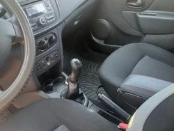 Culoarerosu Utilizat 2016 Dacia Sandero Acces Hatchback | 4.000 EUR (Preț bun)
