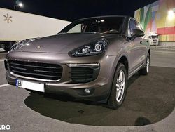 Maro Utilizat 2016 Porsche Cayenne S E-Hybrid Platinum Edition SUV | 28.300 EUR