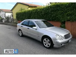 Argintiu Utilizat 2004 Mercedes C220 | 3.000 EUR