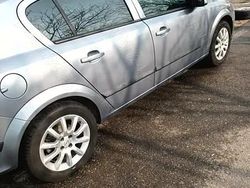 Utilizat 2005 Opel Astra Hatchback | 2.000 EUR (Puțin scump)