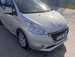 Culoaregri Utilizat 2014 Peugeot 208 Active Hatchback | 3.900 EUR (Preț OK)