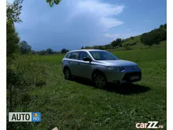 Gri Utilizat 2015 Mitsubishi Outlander SUV | 12.000 EUR