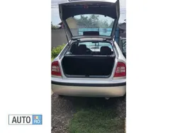 Gri Utilizat 2003 Skoda Octavia Hatchback | 2.300 EUR (Super Preț)