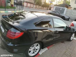 Negru Utilizat 2001 Mercedes C220 Coupe | 2.645 EUR