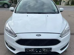 Alb Utilizat 2015 Ford Focus Hatchback | 5.950 EUR (Preț OK)