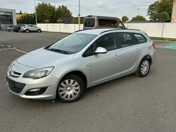 Argintiu Utilizat 2013 Opel Astra Break | 2.890 EUR (Super Preț)