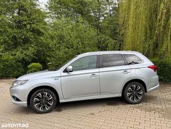 Gri Utilizat 2017 Mitsubishi Outlander P-HEV SUV | 18.250 EUR (Puțin scump)