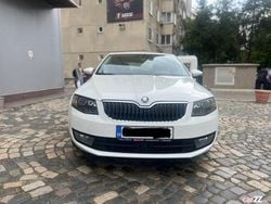 Alb Utilizat 2015 Skoda Octavia Ambition Berlinǎ | 7.900 EUR (Preț bun)
