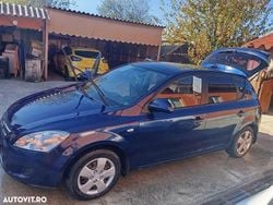 Culoarealbastru Utilizat 2009 Kia Ceed Hatchback | 2.750 EUR (Preț OK)