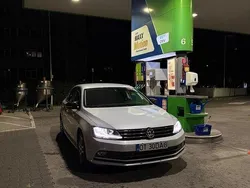 Alb Utilizat 2016 VW Jetta Comfortline Berlinǎ | 10.990 EUR (Scump)