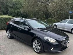 Culoarenegru Utilizat 2015 Volvo V40 Summum Hatchback | 8.990 EUR (Preț bun)