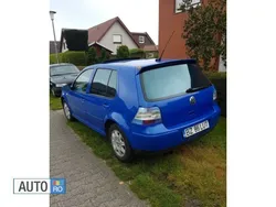 Albastru Utilizat 2002 VW Golf IV Berlinǎ | 2.100 EUR (Preț OK)
