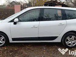 Utilizat 2013 Renault Scénic III Monovolum | 2.000 EUR (Super Preț)