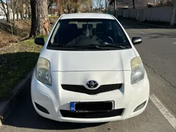 Alb Utilizat 2009 Toyota Yaris Hatchback | 3.400 EUR (Preț bun)