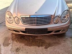 Culoareargint Utilizat 2004 Mercedes E240 Classic Berlinǎ | 5.000 EUR