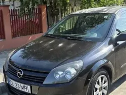 Negru Utilizat 2004 Opel Astra Hatchback | 6.400 EUR