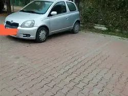 Gri Utilizat 2000 Toyota Yaris Hatchback | 1.300 EUR