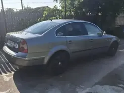 Utilizat 2002 VW Passat Berlinǎ | 1.400 EUR