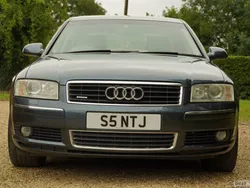 Utilizat 2004 Audi A8 Berlinǎ | 2.350 EUR