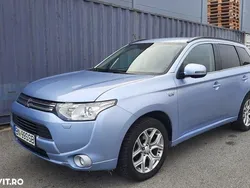 Albastru Utilizat 2014 Mitsubishi Outlander P-HEV SUV | 9.990 EUR (Preț OK)