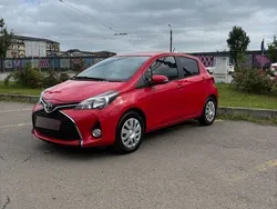 Rosu Utilizat 2014 Toyota Yaris Luna | 6.500 EUR (Preț OK)