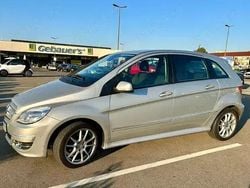 Gri Utilizat 2011 Mercedes B180 Monovolum | 8.900 EUR (Scump)