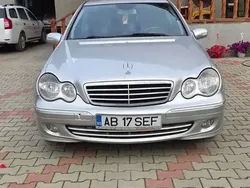 Utilizat 2006 Mercedes 220 | 3.000 EUR