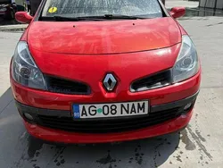 Rosu Utilizat 2005 Renault Clio II | 1.800 EUR (Puțin scump)