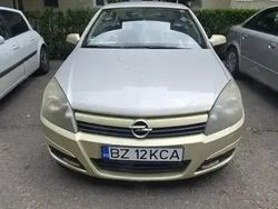 Auriu Utilizat 2004 Opel Astra Hatchback | 800 EUR (Preț bun)