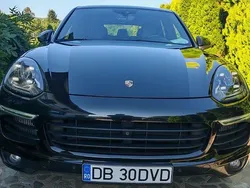 Culoarenegru Utilizat 2017 Porsche Cayenne SUV | 27.900 EUR (Preț bun)
