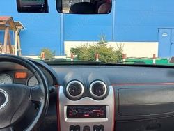 Rosu Utilizat 2008 Dacia Sandero Hatchback | 2.000 EUR