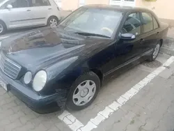 Utilizat 2000 Mercedes 220 Berlinǎ | 4.500 EUR