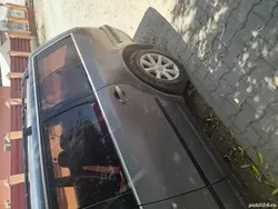 Gri Utilizat 2005 VW Passat Hatchback | 1.800 EUR (Preț OK)
