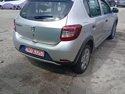 Gri Utilizat 2014 Dacia Sandero Stepway Hatchback | 3.900 EUR (Preț bun)