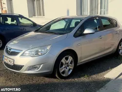 Argint Utilizat 2011 Opel Astra Enjoy Hatchback | 3.700 EUR (Preț bun)
