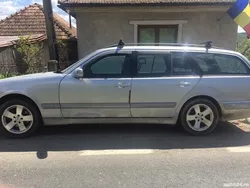 Gri Utilizat 2002 Mercedes E220 Break | 1.990 EUR