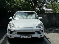 Alb Utilizat 2013 Porsche Cayenne SUV | 17.000 EUR (Preț OK)