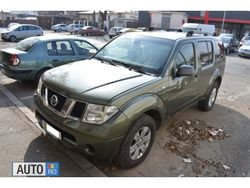 Verde Utilizat 2005 Nissan Pathfinder SUV | 5.200 EUR