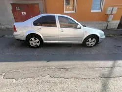 Argintiu Utilizat 2002 VW Bora Berlinǎ | 1.650 EUR (Puțin scump)