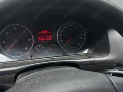 Gri Utilizat 2010 VW Touran Monovolum | 3.750 EUR (Preț OK)