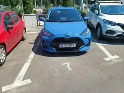 Albastru Utilizat 2021 Toyota Yaris Hybrid Plus Hatchback | 17.000 EUR