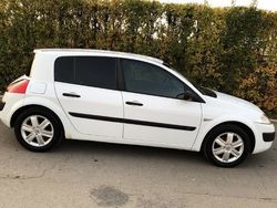 Alb Utilizat 2005 Renault Mégane II Hatchback | 2.150 EUR (Scump)