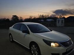 Alb Utilizat 2011 Renault Latitude Berlinǎ | 5.999 EUR